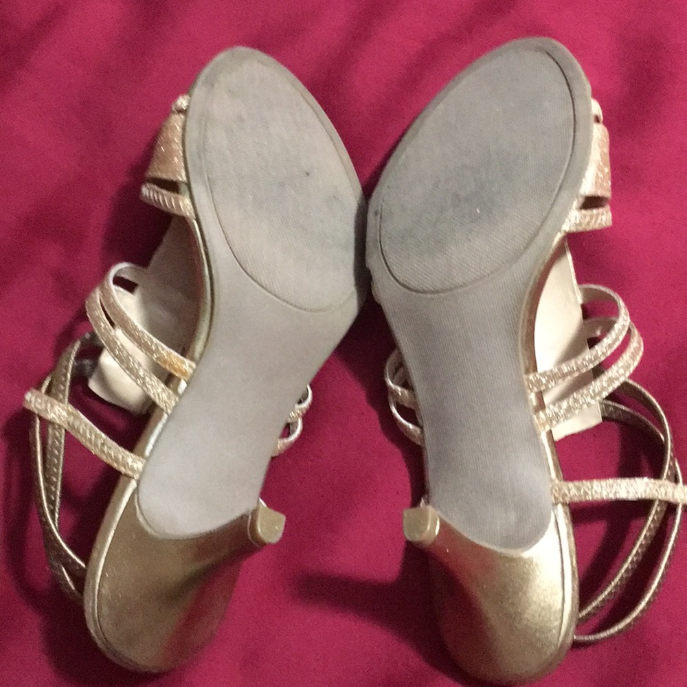 Like new Gold strappy shoes - Picture 6 of 8
